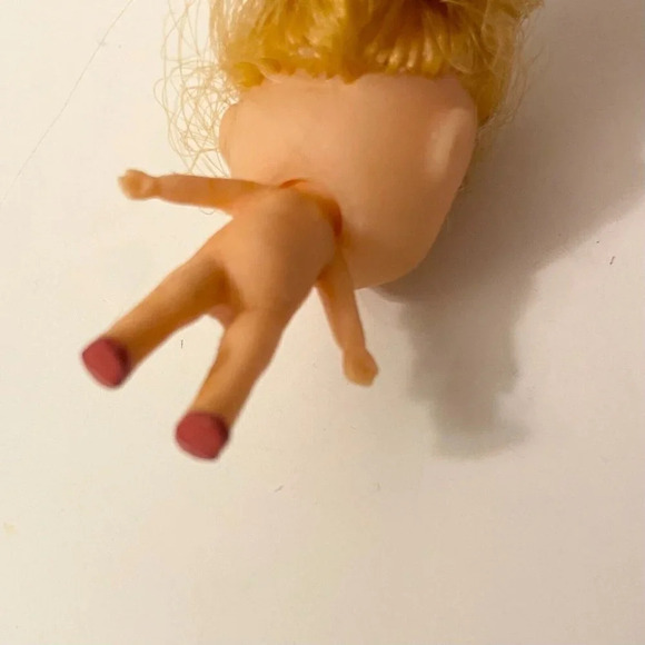 Vintage Liddle Kiddle Laffy Lemon Doll and Unmarked Miniature 2 Inch Doll - Picture 8 of 16